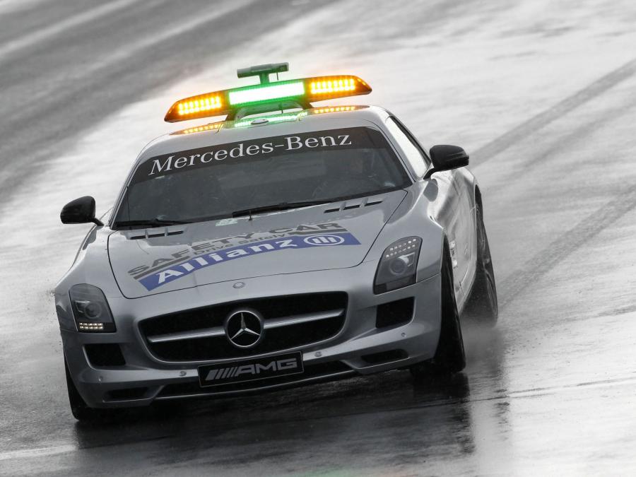  Mercedes-Benz SLS AMG F1 Safety Car 2010 года  (фото 41 из 46)